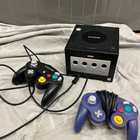 Nintendo Gamecube konsoll med 2 kontrollere uten AV kabel