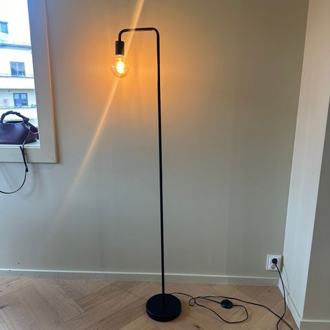 Fin og praktisk stålampe