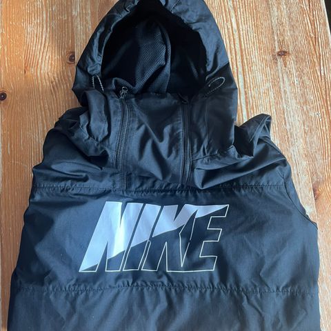 Nike anorak selges!