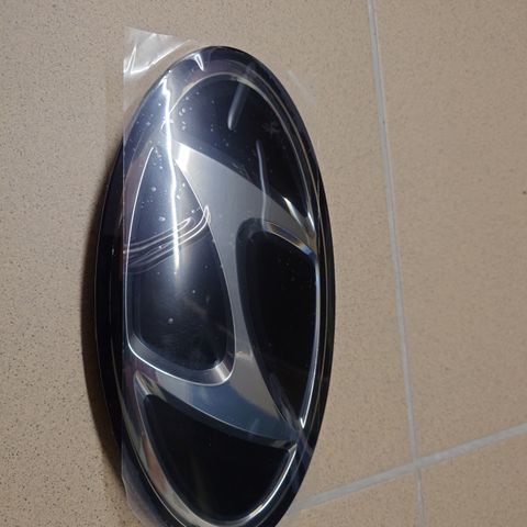 Hyundai Ioniq, emblem, front