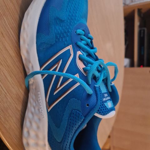 New Balance Fresh Foam Evoz str 40.5