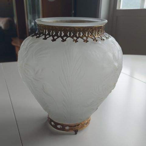 Vintage Art Nouveau/Deco vase i frostet glass med relieff