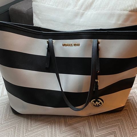 Michael Kors Jet Set Tote