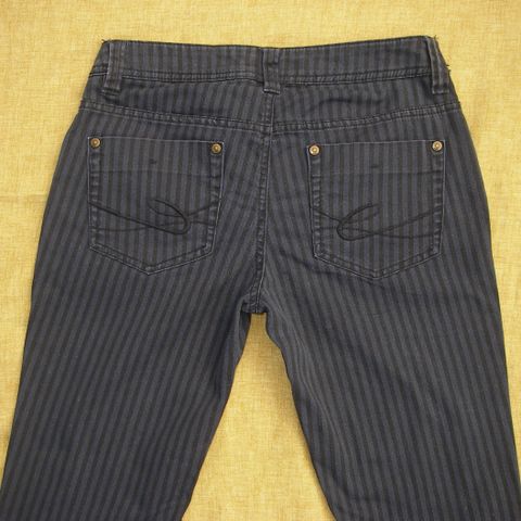 Esprit Five svart/grå stripete jeans str 38 (ca W28 L30) modifisert