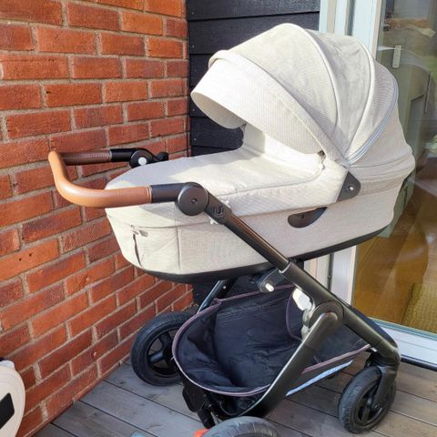 Stokke Trailz barnevogn i LIMITED gråbeige farge