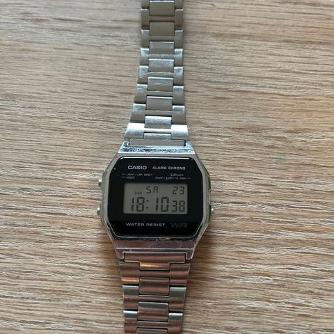 Casio A158WE retro digitalklokke