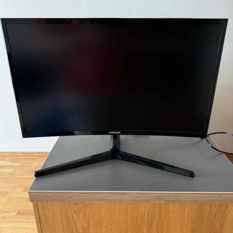 Samsung 24" 144hz curved gamingskjerm