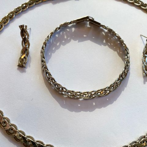 Sølvfarget smykkesett, kjede/collier, armbånd og øredobber
