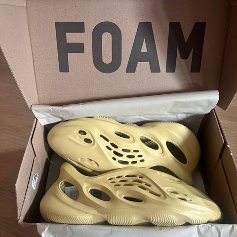 Yeezy Foam Runner / Yeezy Foam rnr- Sulfur (str 42)