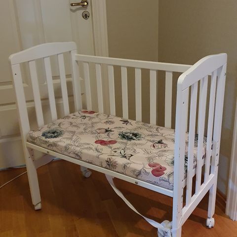 Bedside crib, side-seng baby