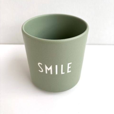 Smile-kopp med Arne Jacobsen typografi