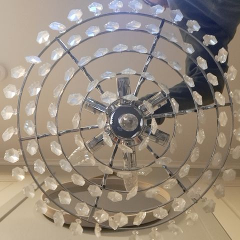 Taklampe med glassdetaljer