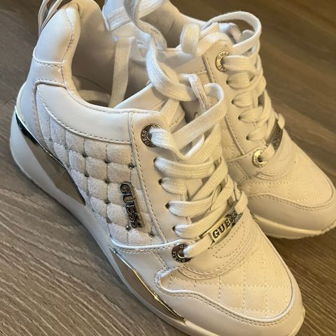 Sneakers fra Guess