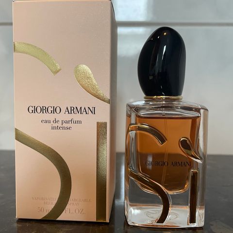 Parfyme fra Armani - Si Intense 2023 EDP 50 ml til salgs!