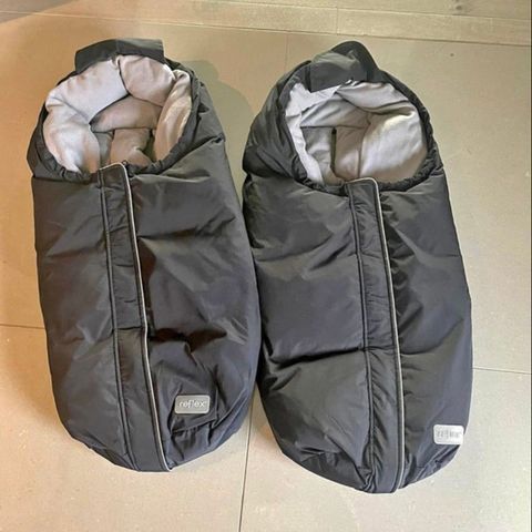 Bilstolposer brukt til tvillinger