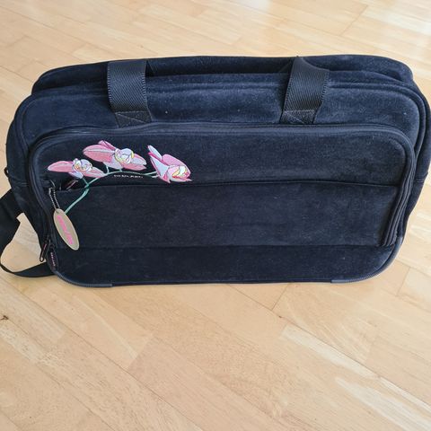 Redland , lekker  kvalitetsbag. Rosa innerstoff. 2 store rom og flere små lommer