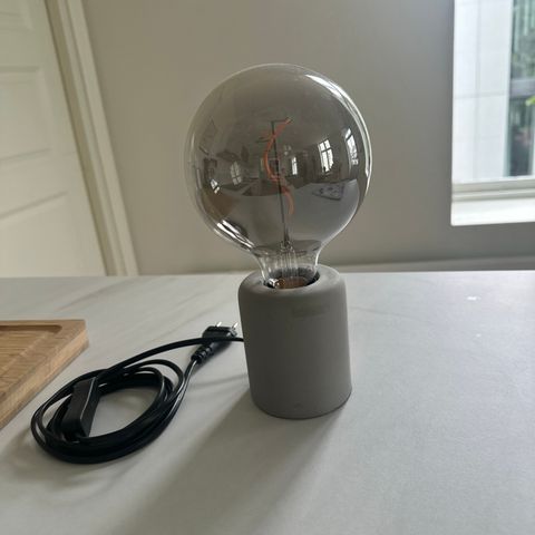 IKEA bordlampe med pære