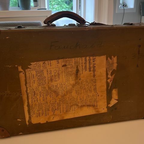 Førkrigs-koffert selges for 300!