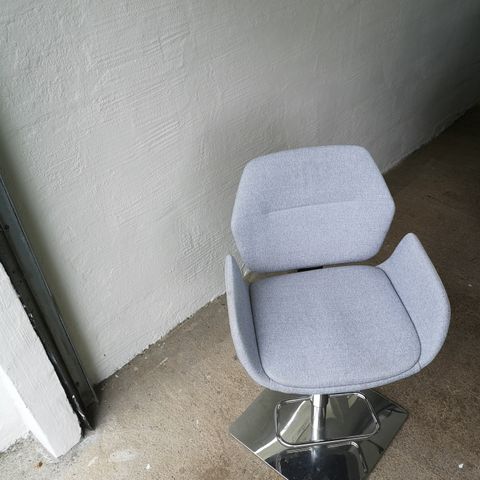 Stol (barstol) grå selges