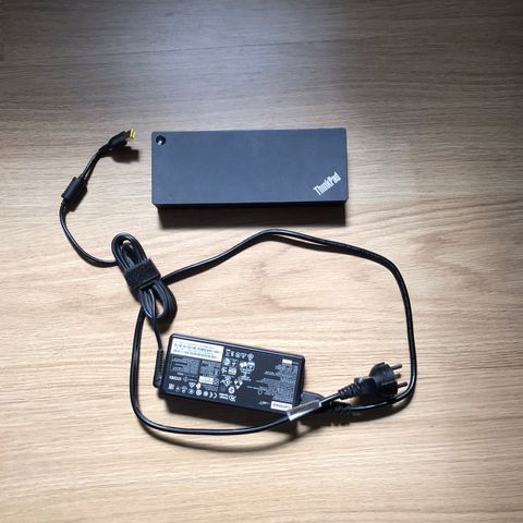 Lenovo USB-C and USB-A hybrid docking station