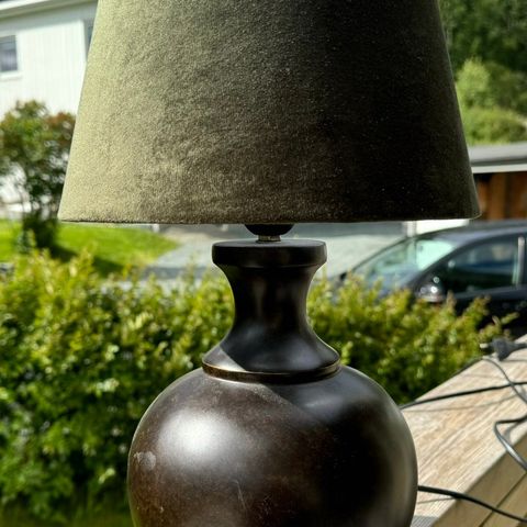 Bordlampe med skjerm