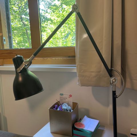 ARÖD sort gulvlampe IKEA