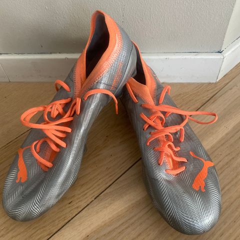 Puma ultra FG/AG fotballsko str 41 (26,5cm)