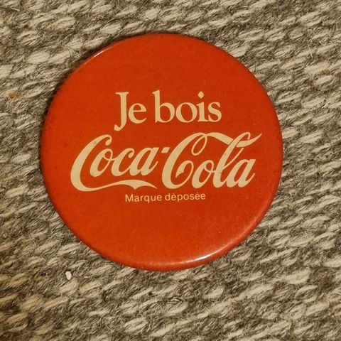 Fransk Coca-Cola button fra 80-tallet