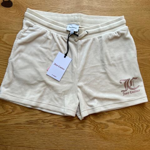 Juicy Couture shorts og hettejakke