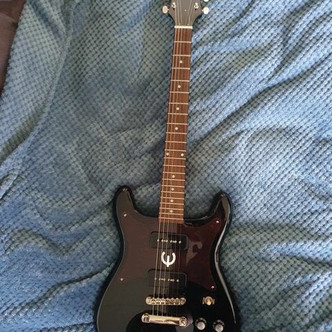 Epiphone Wilshire Ebony Black med P90 Pickups