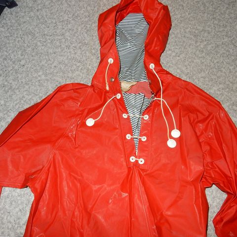 Sjelden Rød Helly Hansen regnanorakk str 40 - 42 Dame Medium