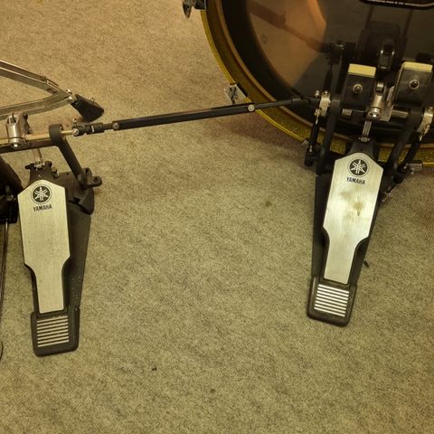 Yamaha dobbelt pedal selges