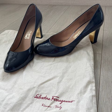 Salvatore Ferragamo str 39,5 (str 9)