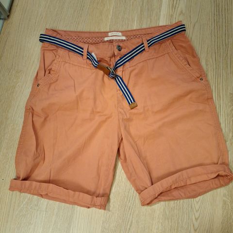 Esprit cashual shorts med belte, str 38