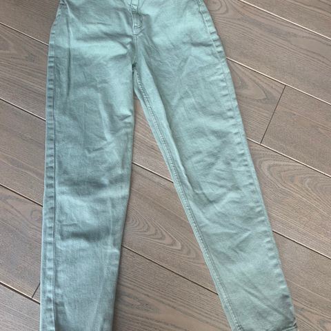 Jeans i lysegrønn denim fra H&M - high waist - adjustable waist