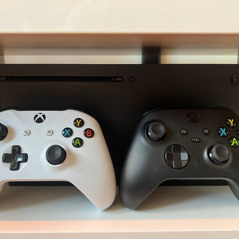 Xbox series X 1 TB med 2 kontrollere