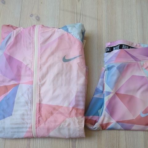 Str. M – Nike tights og vindjakke/løpjakke