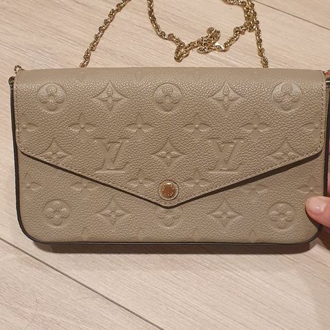 Louis Vuitton felicie veske