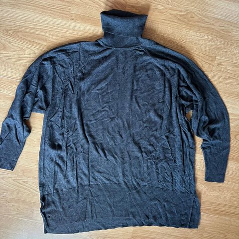 Mørk grå/sortmelert høyhalset genser str. XL fra Cubus.