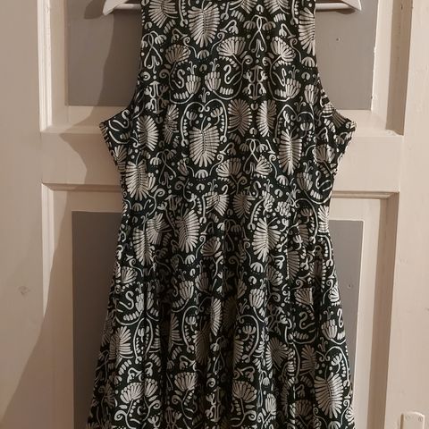 Lett kjole fra H&M i grønt/hvitt