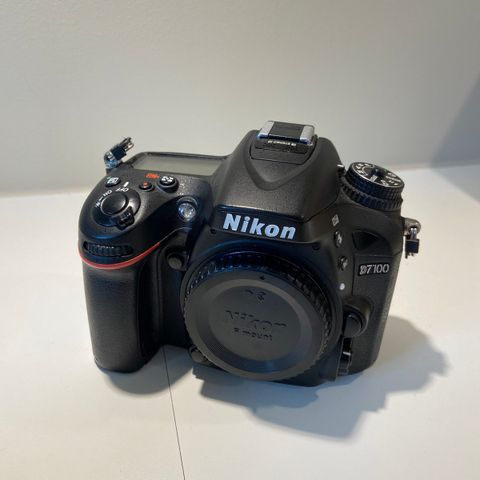 Nikon D7100 m/ 18-105mm objektiv