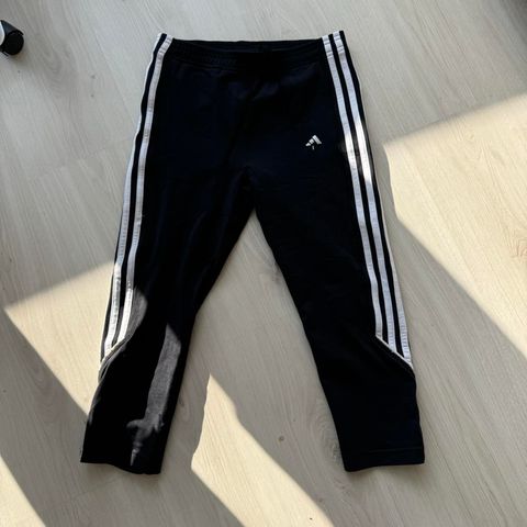 Adidas 3/4 leggings (til midt på leggen) str S selges