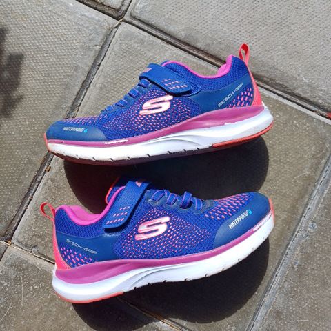 Sketchers waterproof str. 34