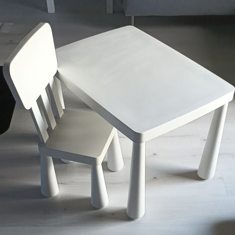 Ikea mammut bord og stol hvit
