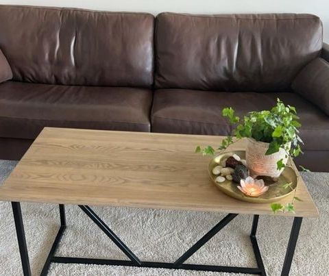Zet rundt spisebord og Zet sofabord i ask, perfekt for liten leilighet