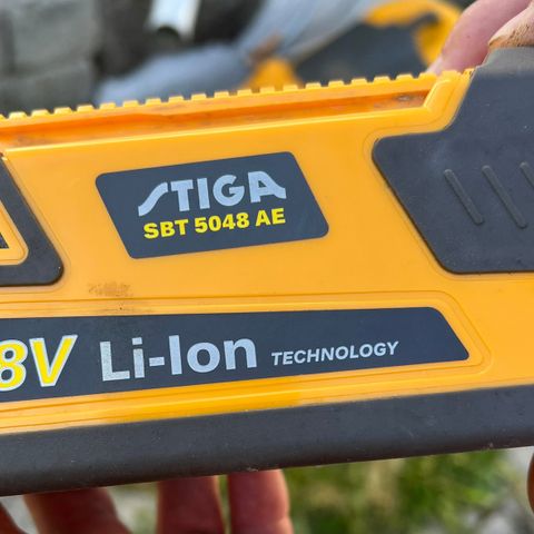 Batteri og lader til Stiga Li-Ion combi