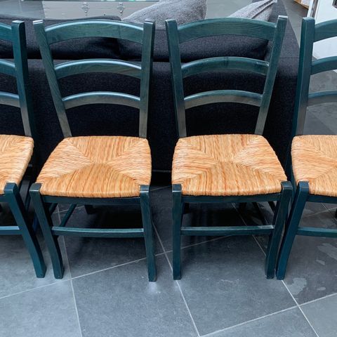 4 pent brukte stoler gis bort på Sandane i Nordfjord