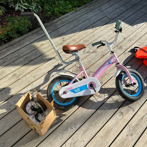 Diamant sykkel 12* barn med støttehjul og stag