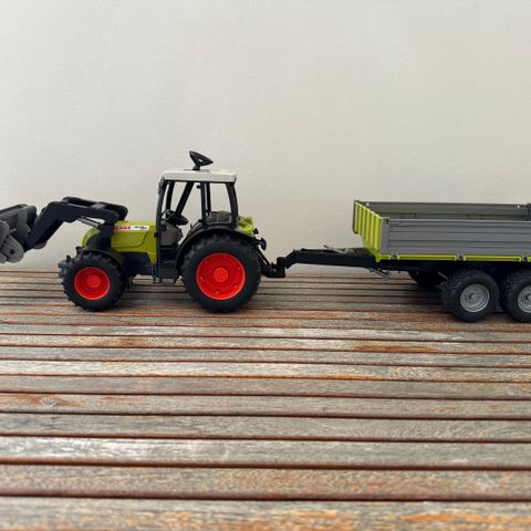 Bruder Claas Nectis 267 F traktor med frontlaster og henger med tipp