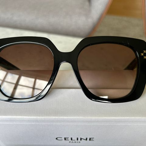 Celine solbriller i svart CL40218U